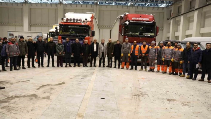 Deprem yardımları için Kayseri 1. OSB Fuar Alanında Yardım Koordinasyon Merkezi kuruldu