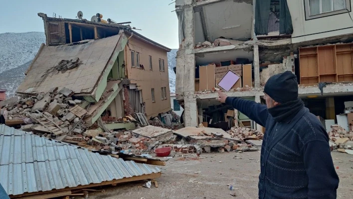 Depremde 3 evi ve 1 dükkanı yıkılan Güzelöz: 'Can kaybı olmadığından dolayı çok memnunuz'