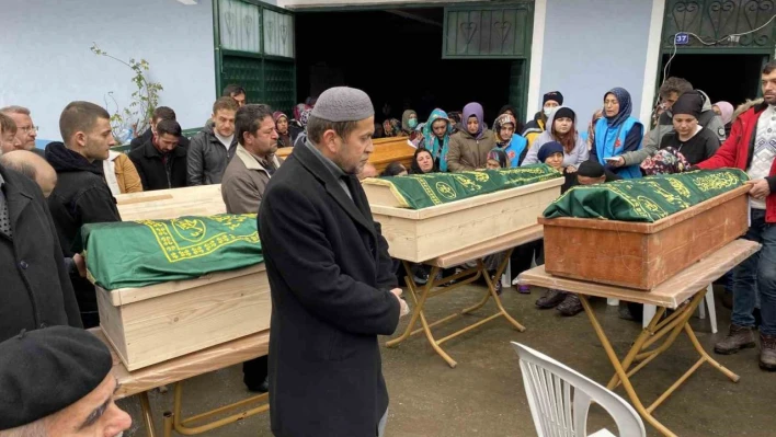 Depremde hayatını kaybeden Aktaş ailesi toprağa verildi