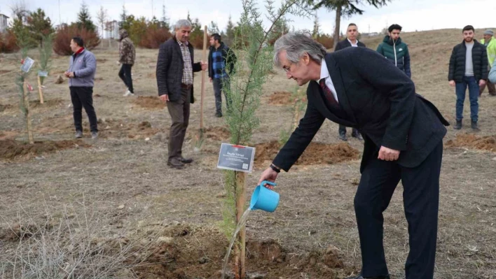 Depremde hayatını kaybeden öğrenciler anısına fidan dikildi