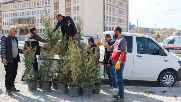 Depremde hayatını kaybeden sağlıkçıların anısına fidan dikildi