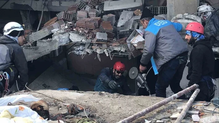 Depremde umudun sembolü haline gelen iki aylık bebeği üniversite ekipleri kurtardı