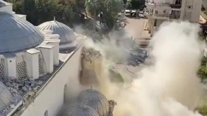 Depremde zarar gören minareler tek tek yıkıldı