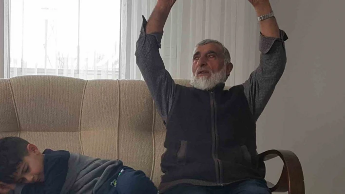 Depremi duyar duymaz yola koyulan yaşlı adam oğlu ve torunlarını 23'ncü saatte kurtardı