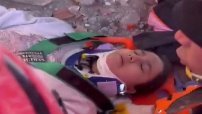 Depremin 11. gününde 248. saatte 17 yaşındaki kız enkazdan sağ çıkarıldı