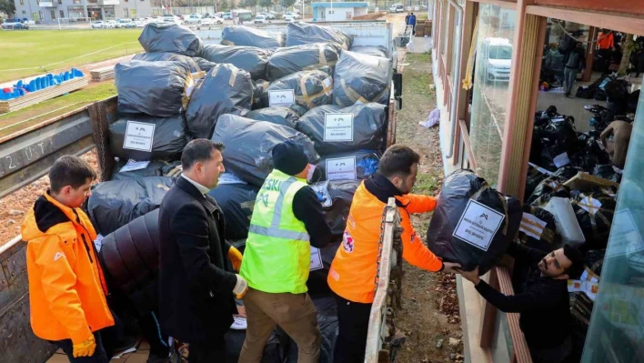 Depremin 4. gününde de yardımlar çığ gibi büyüyor