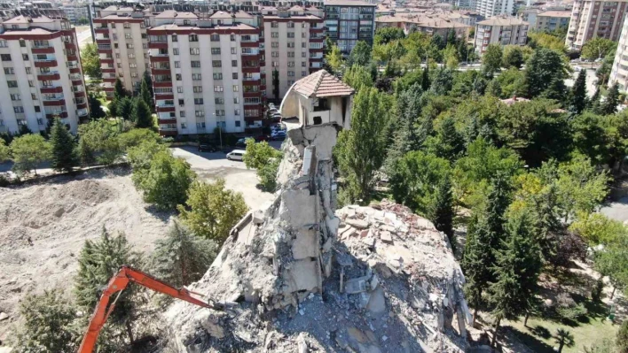 Depremin en dikkat çeken görüntüsü Elazığ'dan