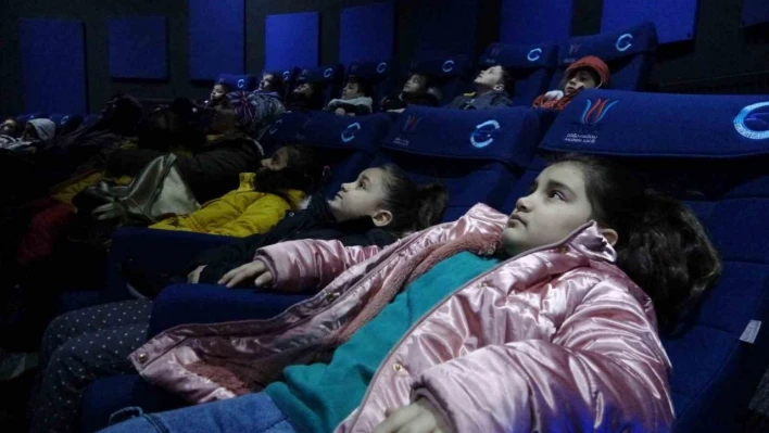 Depremzede çocuk: 'Çok korktuk, öleceğimizi düşündük'