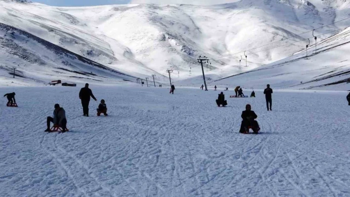 Depremzede çocuklar bir günlüğüne de olsa depremi unuttu