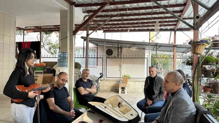 Depremzede Ebrar'ın keman talebi yerine getirildi