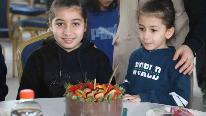 Depremzede Yaren'e doğum günü sürprizi