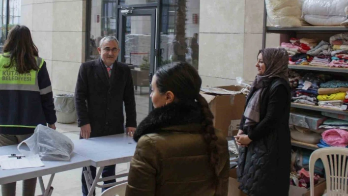 Depremzedeler ihtiyaçlarını Hilal Market'ten karşılıyor