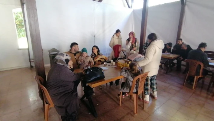 Depremzedeler Manavgat'ta otellere yerleştiriliyor