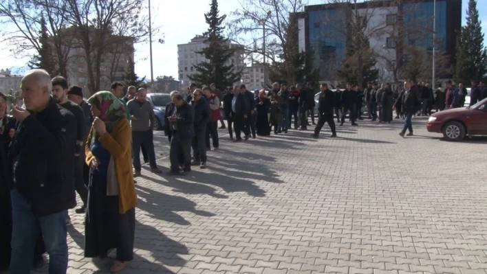 Depremzedelere 10 bin liralık 'Hane Başı Destek Ödemeleri' devam ediyor