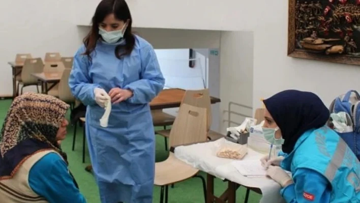 Depremzedelere sağlık hizmeti