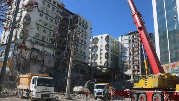 Diyarbakır depreminde 3 avukat hayatını kaybetti