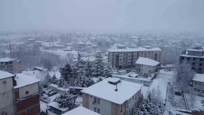 Doğanşehir'de karla mücadele çalışmaları devam ediyor