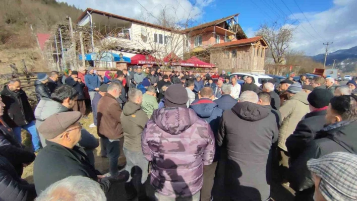 Dut ağacını budamak için çıktığı merdivende kalp krizinden öldü