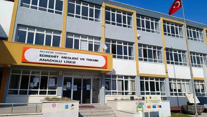 Edremit'te 3 Lise binası güçlendirme için tahliye edildi