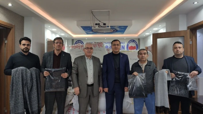 Eğitim Bir Sen'den deprem bölgesine kaşkol ve panço yardımı