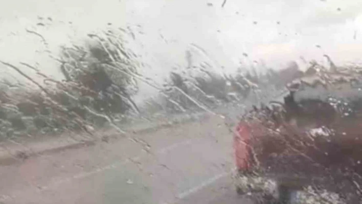 Elazığ'a kış geri geldi, dolu ve sağanak etkili oldu