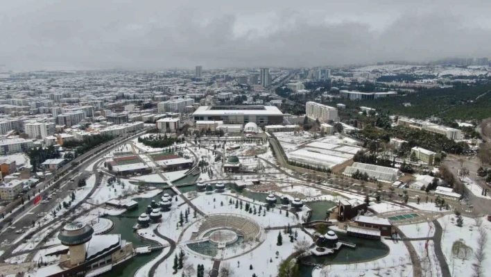 Elazığ baharda 'beyaz gelinliğini' giydi