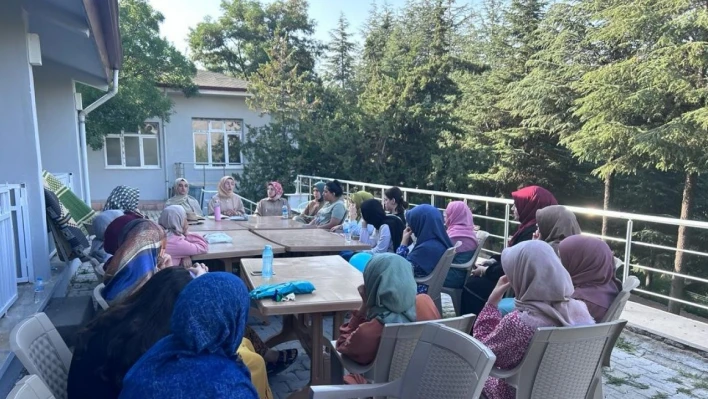 Elazığ Belediyesi'nden üniversite öğrencilerine kamp