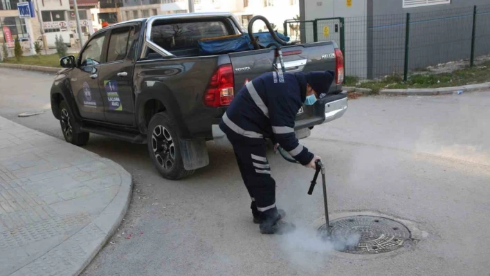 Elazığ Belediyesinden kanal sisleme ve ilaçlama çalışması