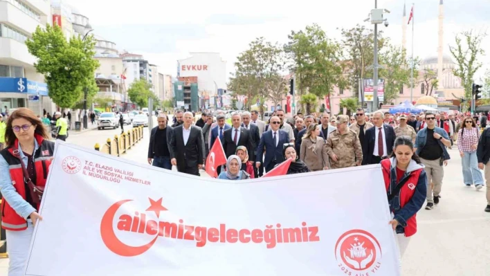 Elazığ'da 'Aile Yılı' yürüyüşü