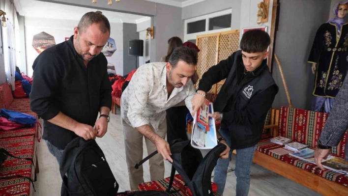 Elazığ'da 450 öğrenciye kırtasiye yardımı