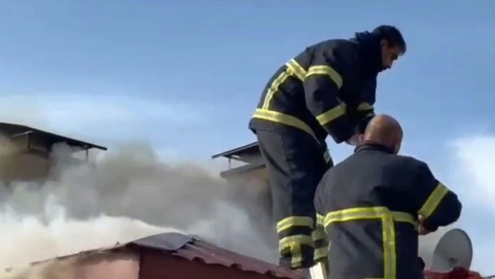 Elazığ'da çatı yangını