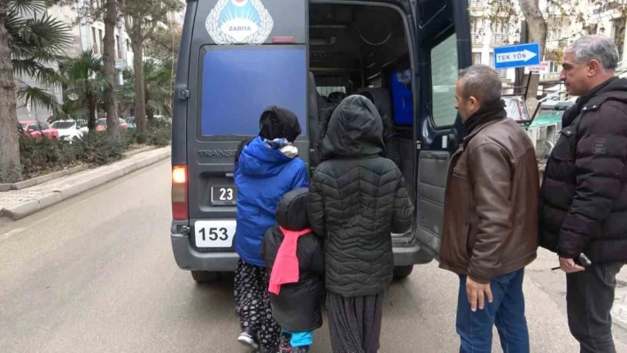 Elazığ'da dilenci operasyonu: Zabıtayı görünce çil yavrusu gibi dağıldılar