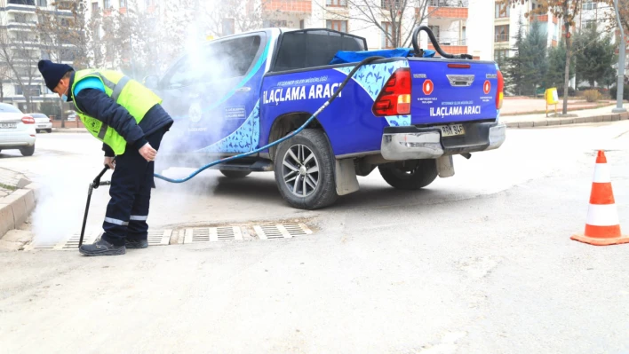 Elazığ'da ilaçlama çalışmaları sürüyor