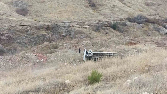 Elazığ'da kamyon devrildi: 1 yaralı