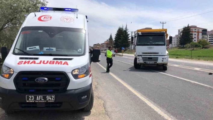 Elazığ'da kamyon ile otomobil çarpıştı: 1 yaralı
