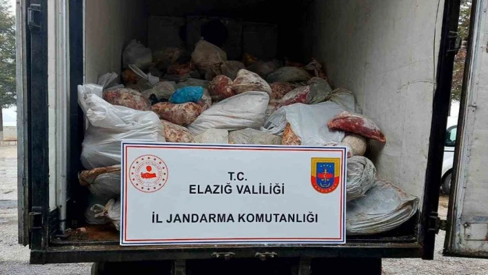 Elazığ'da kamyon kasasında 3 milyon liralık kaçak et ele geçirildi