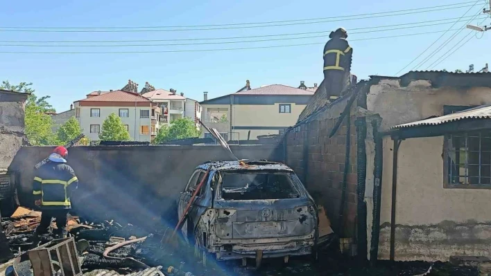 Elazığ'da korkutan yangın: Araba kullanılamaz hale geldi, odunluk kül oldu