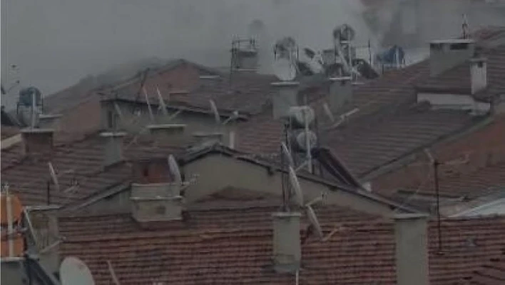 Elazığ'da metruk binada yangın