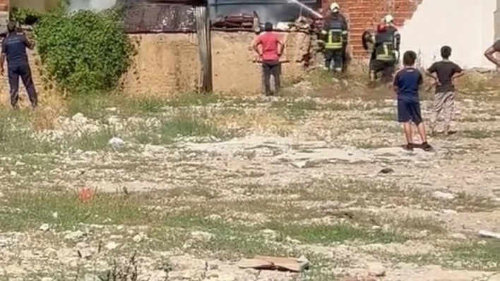 Elazığ'da odunluk yangını söndürüldü