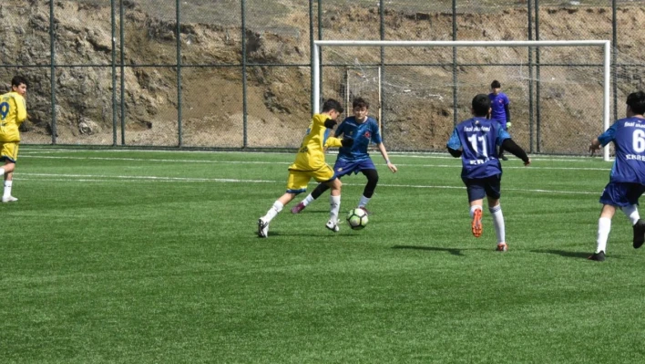 Elazığ'da okul sporları futbol müsabakaları başladı