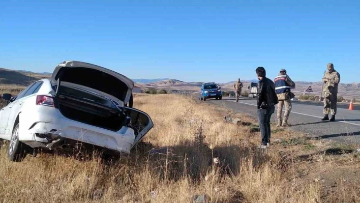 Elazığ'da otomobil takla attı: 2 yaralı