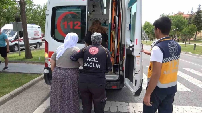 Elazığ'da otomobilin çarptığı çocuk yaralandı