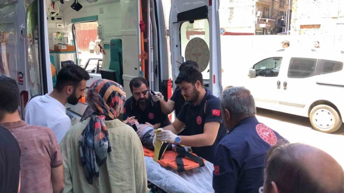 Elazığ'da otomobilin çarptığı çocuk yaralandı