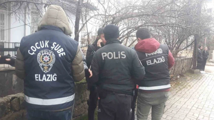 Elazığ'da polis ekipleri okul önlerinde kuş uçurtmuyor