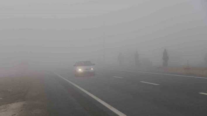Elazığ'da sis etkili oldu