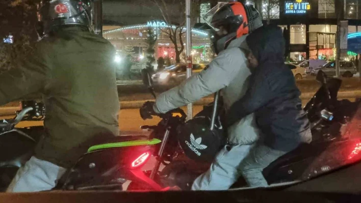 Elazığ'da tehlikeli motosiklet yolculuğu