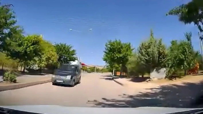 Elazığ'da ters yönden giden araç, trafiği tehlikeye attı