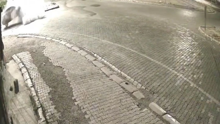 Elazığ'da trafik kazaları kameralara yansıdı