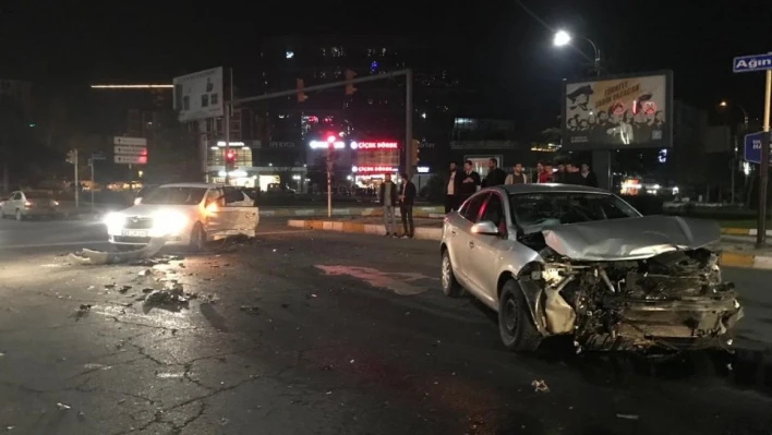 Elazığ'da trafik kazası: 2 yaralı