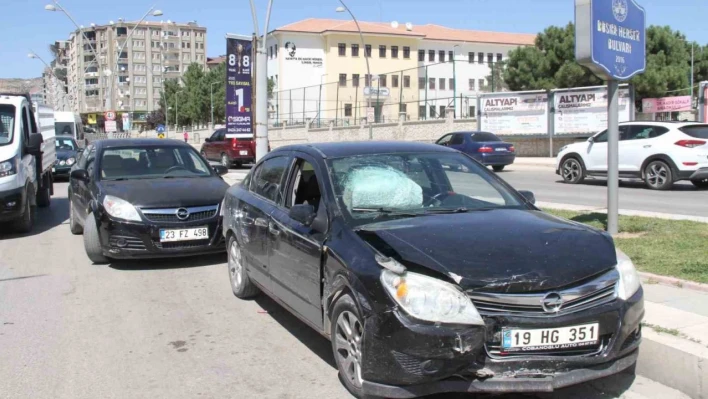 Elazığ'da zincirleme trafik kazası: 3 yaralı